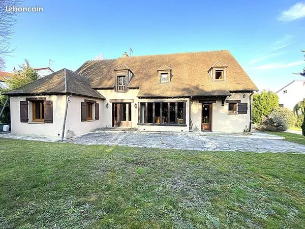 Maison 8 pièces 368 m² 