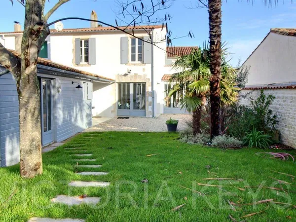 Maison 8 pièces 219 m² 