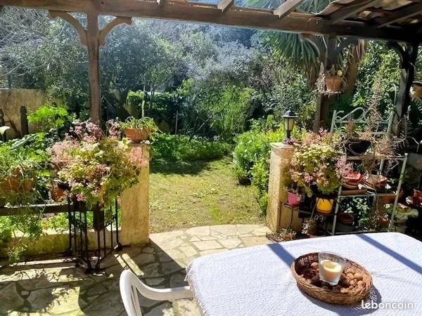 Appartement 2 pièces 77 m² 