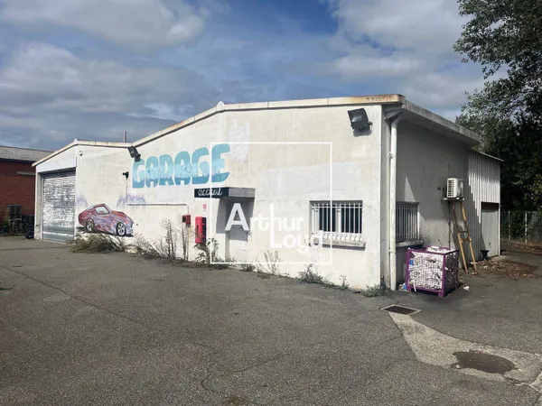 Local d'activité 275 m² 