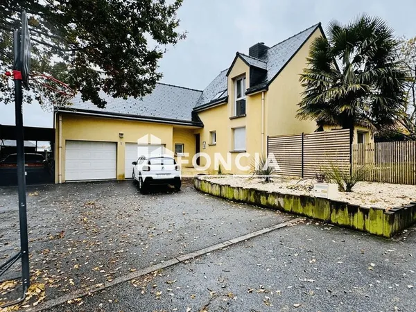 Maison 5 chambres + double garage 