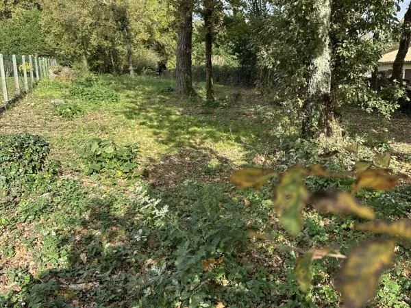 Terrain 630 m² Montguyon 