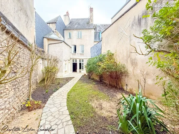 Maison 10 pièces 242 m² 