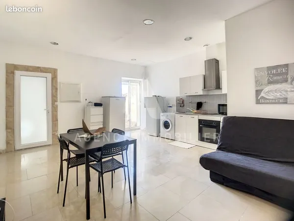 Studio 1 pièce 30 m² 