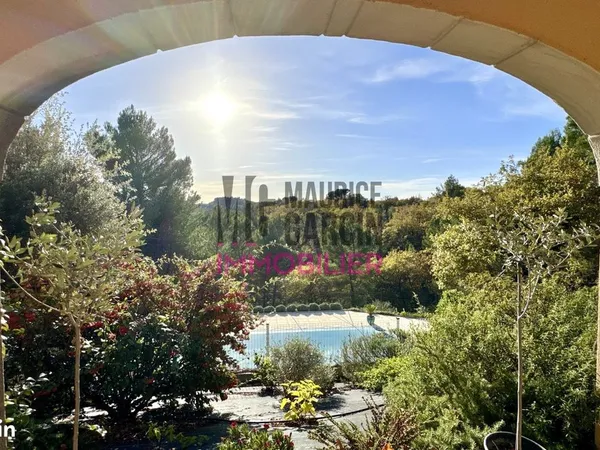 Maison 5 pièces 233 m² 
