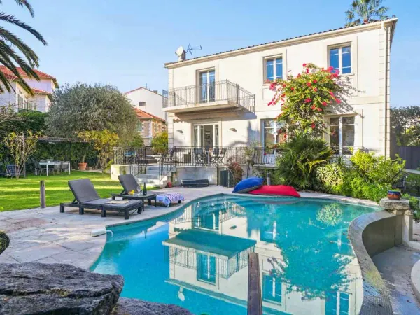 Belle villa avec piscine, proche centre-ville 