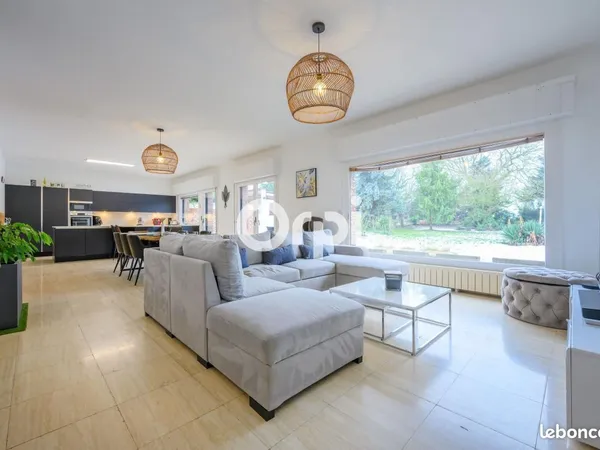 Maison 6 pièces 250 m² 