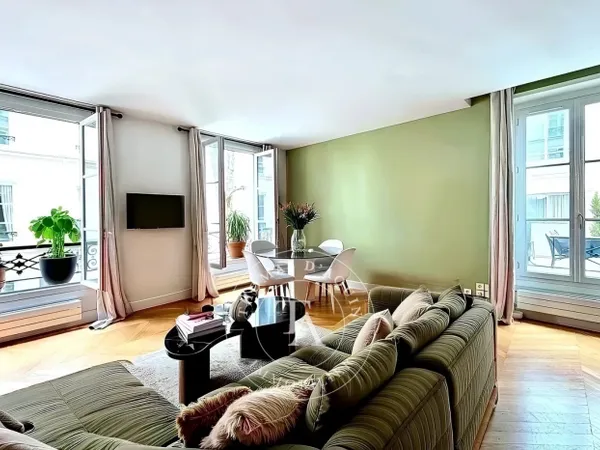 Rue Madame : 45 m² rénové en 2018, 3e étage, ascenseur, 