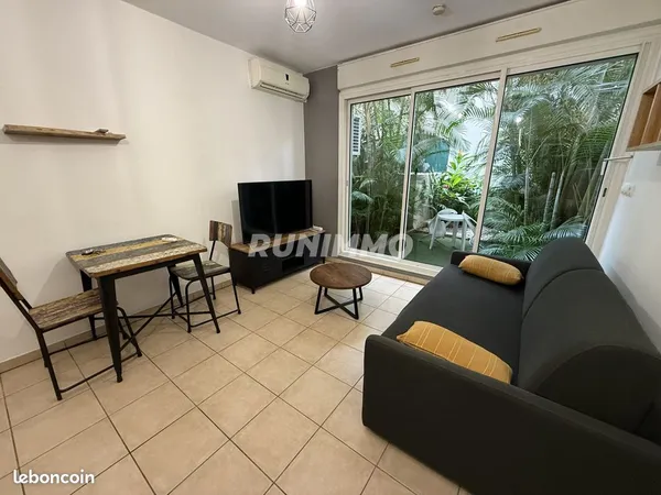 Studio 1 pièce 22 m² 