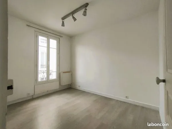 Studio 1 pièce 17 m² 