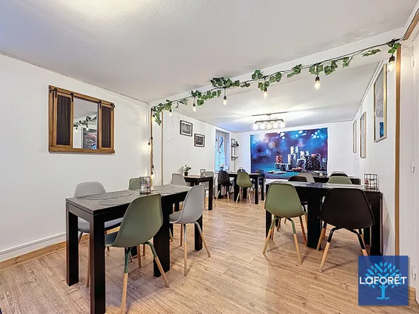 Local 5 pièces 90 m² 