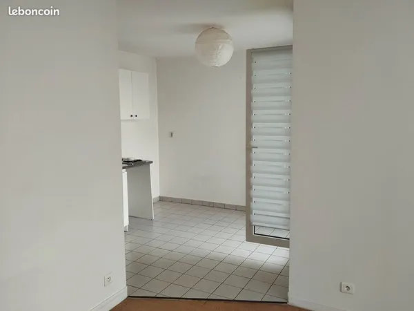 Studio 1 pièce 28 m² 