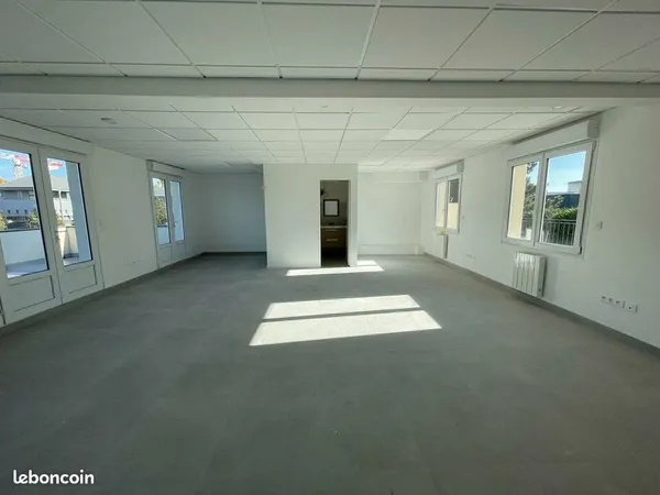 Local 62 m² VILLIERS LE BEL 