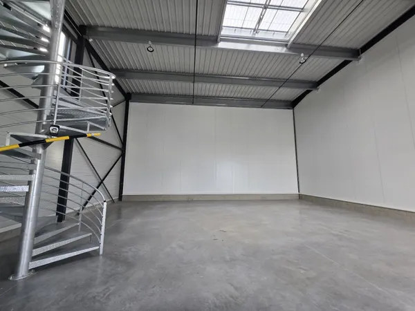 Local d'activité 4710 m² 