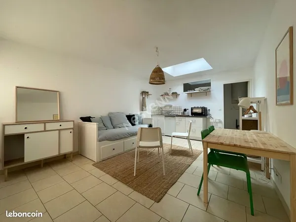 Studio 1 pièce 25 m² 