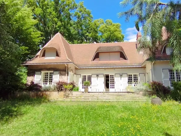 SAINT HERBLAIN/NANTES - GRANDE MAISON FAMILIALE A RENOVER 