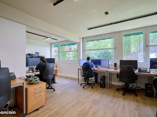 Postes de travail clé en main dans open space à louer à Paris 5ème limitrophe 14ème (75005 / 