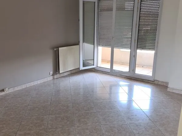 Appartement F3 refait à neuf-Pied de la Gare RER E Bondy 