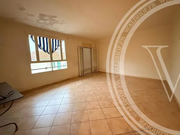 Appartement 4 pièces - Centre Juan-les-Pins - Fort potentiel. 