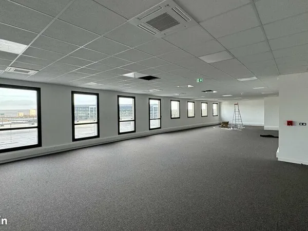 Bureaux 178 m² 