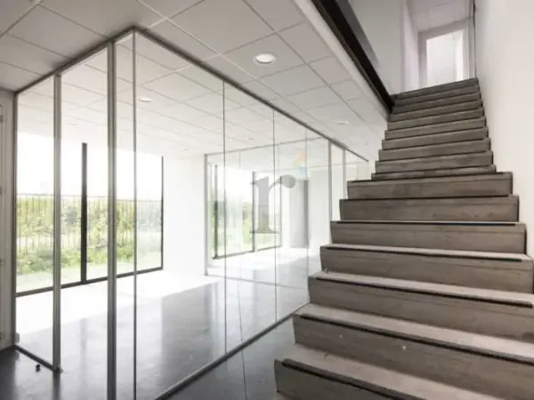 Cellule d'activités récente 400 m² sur emplacement stratégique 