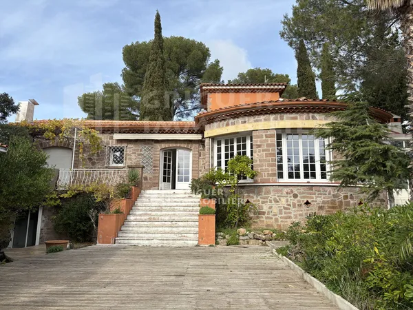 Vente maison individuelle Saint Raphael quartier résidentiel 