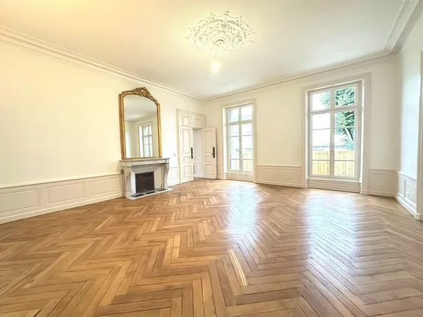 Superbe Appartement Rénové de 117 m² au Coeur de Ville 