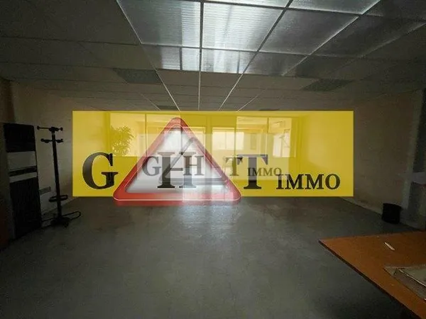 A LOUER ENTREPOT DE 65 M² À NEUILLY S/ MARNE 