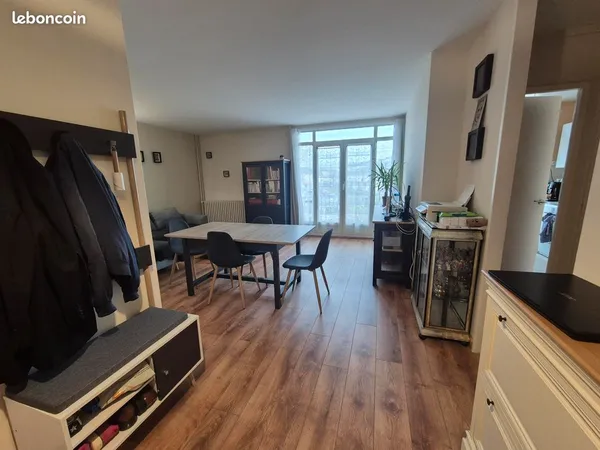 Beauvais Proche commodités Centre-ville au primaire étage jardin proche la mairie à 2 minutes à 