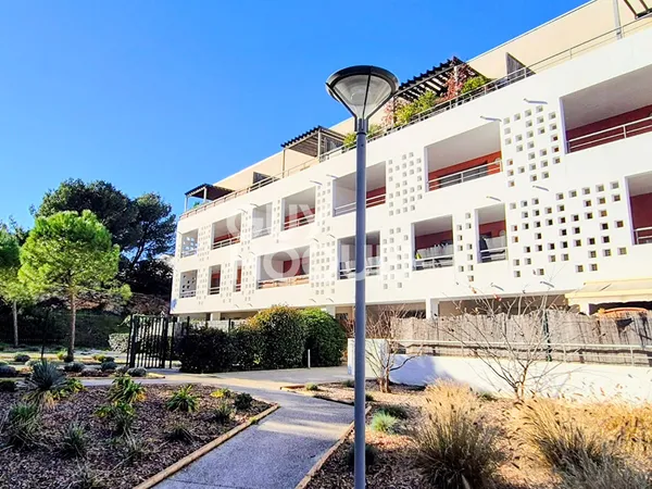 Aix-en-Provence , bel appartement de Type 3 offrant 63 m² (2015) ascenseur, terrasse 17 m², 