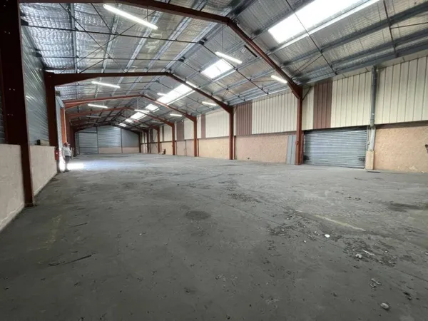 Local d'activité 870 m²