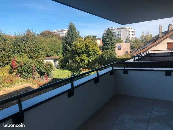 T2 près de Genève avec grand balcon et vue paisible à Ferney-Voltaire 