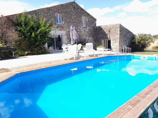 Maison en pierre sur joli terrain arboré et vallonné à Saint Martin des Fontaines 