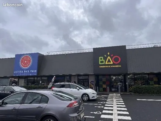 Local 1236 m² Coignières 
