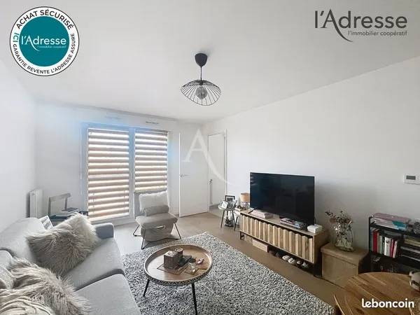 Studio 1 pièce 32 m² 