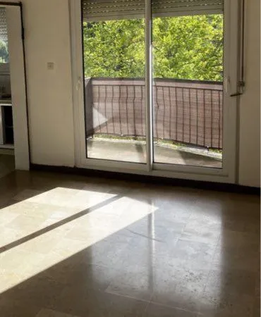 Grand studio de 28 m2 meublé équipe centre ville d'Autun 