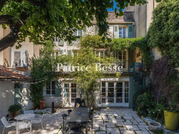 Maison 12 pièces 354 m² 