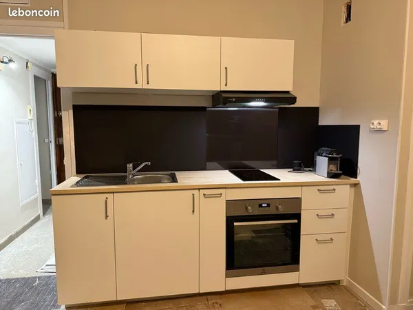 T1 bis rénové - 28 m² + cellier 6 m² - Expo sud - 1 min tram - Face Loire 