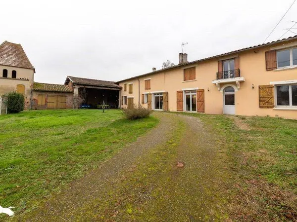 Maison 6 pièces 247 m² 