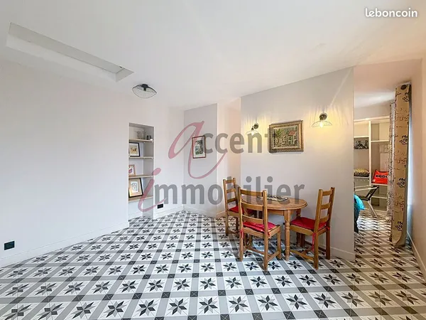 Studio 1 pièce 30 m² 