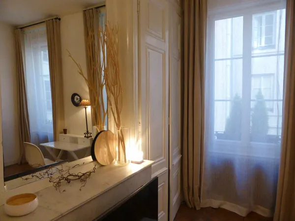 LOUE MEUBLE DE CHARME, T2bis de 72m² Lyon 2ème, quartier d'Ainay 