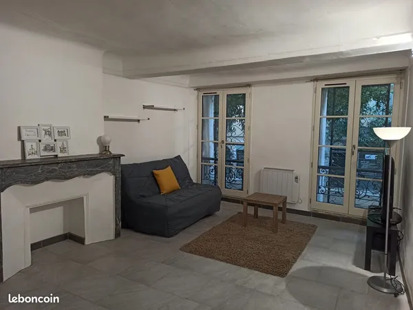Location Grand studio 27m² petit cours Lafayette 