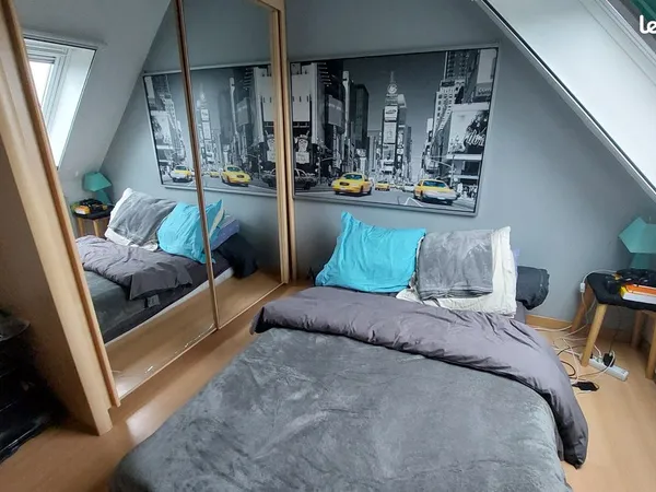 Chambre meublée chez l'habitant 10 m² - Coignières (charges incluses, proche gare Ligne N) 
