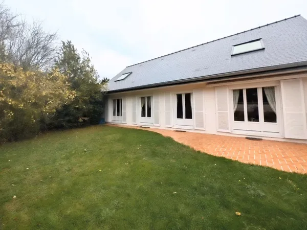 Maison individuelle avec garage et jardin ! 