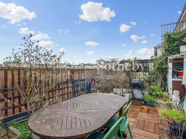 Duplex avec terrasse au dernier étage - Vue ciel dégagée 