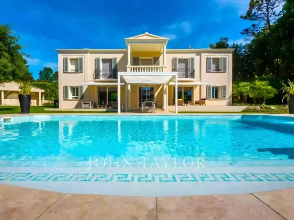Maison 6 pièces 240 m² 