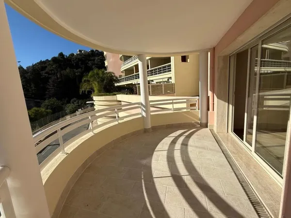 BEAUSOLEIL GUYNEMER - SPACIEUX 3 PIECES AVEC BALCONS ET TERRASSE - PARKING ET CAVE 