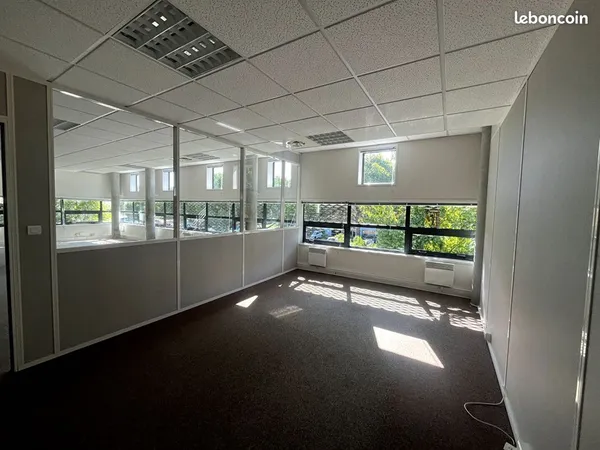 Bureaux 230 m² MERIGNAC 