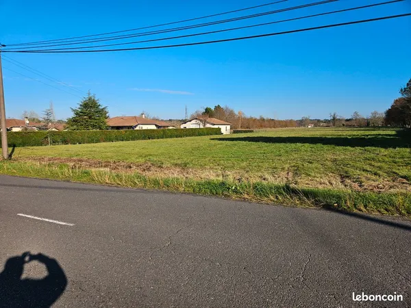 Vends très beau Terrain à bâtir de 1380 m2 sur Etauliers 