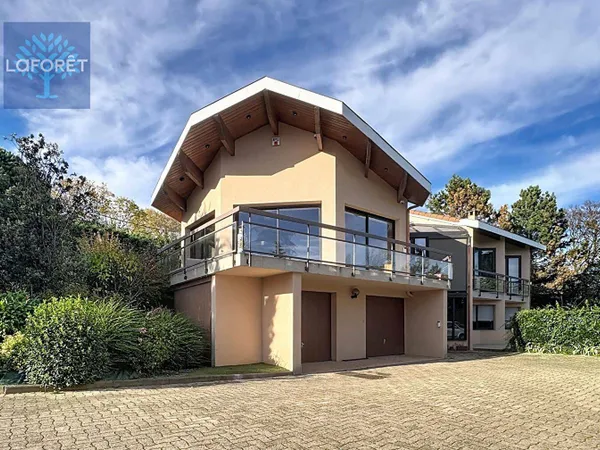 Maison 8 pièces 210 m² 